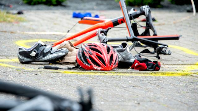 Nicht genug Abstand: Autofahrer erfasst Radfahrer beim Überholen