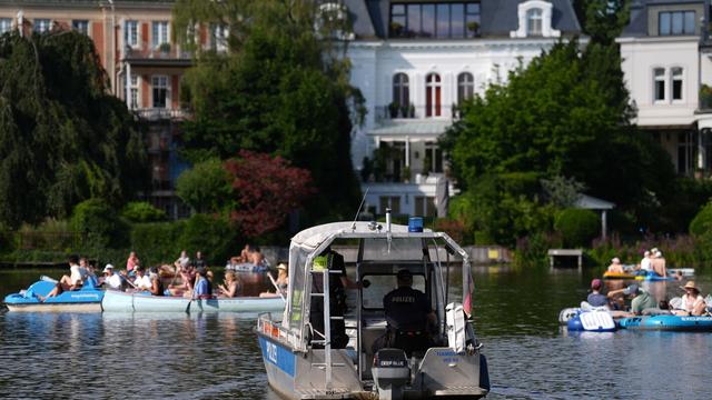 Wasserschutzpolizei: Bier auf dem SUP? Wieviel Alkohol auf der Alster erlaubt ist