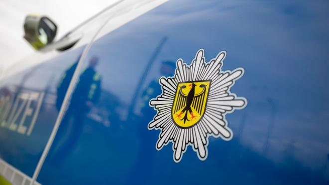  Die Polizei entdeckte den Haftbefehl bei der Überprüfung des Mannes. (Symbolbild)