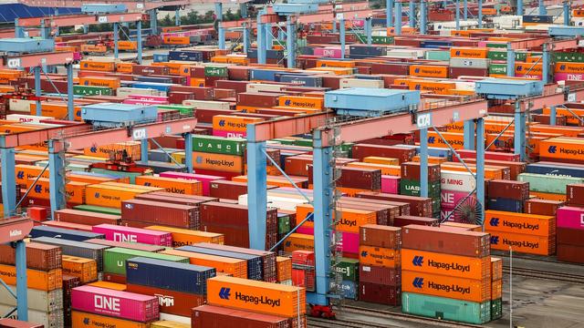 Hafen: Hafenkonzern HHLA rutscht in die roten Zahlen
