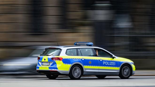Extremismus: Die Polizei stellte bei einem der Verdächtigen einen offenen Haftbefehl fest. (Symbolbild)