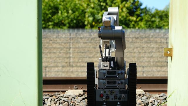 Spezialkräfte im Einsatz: Möglicher Sprengstofffund: Gebäude werden geräumt