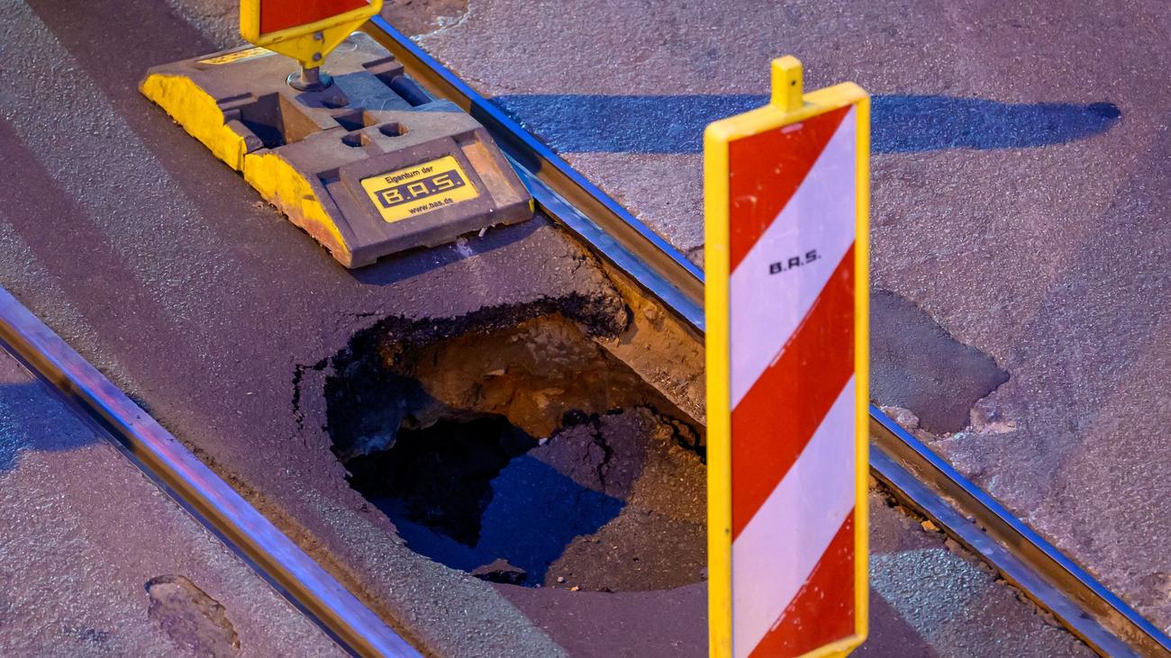 Verkehr: Straßeneinbruch beeinträchtigt Verkehr im Leipziger Westen
