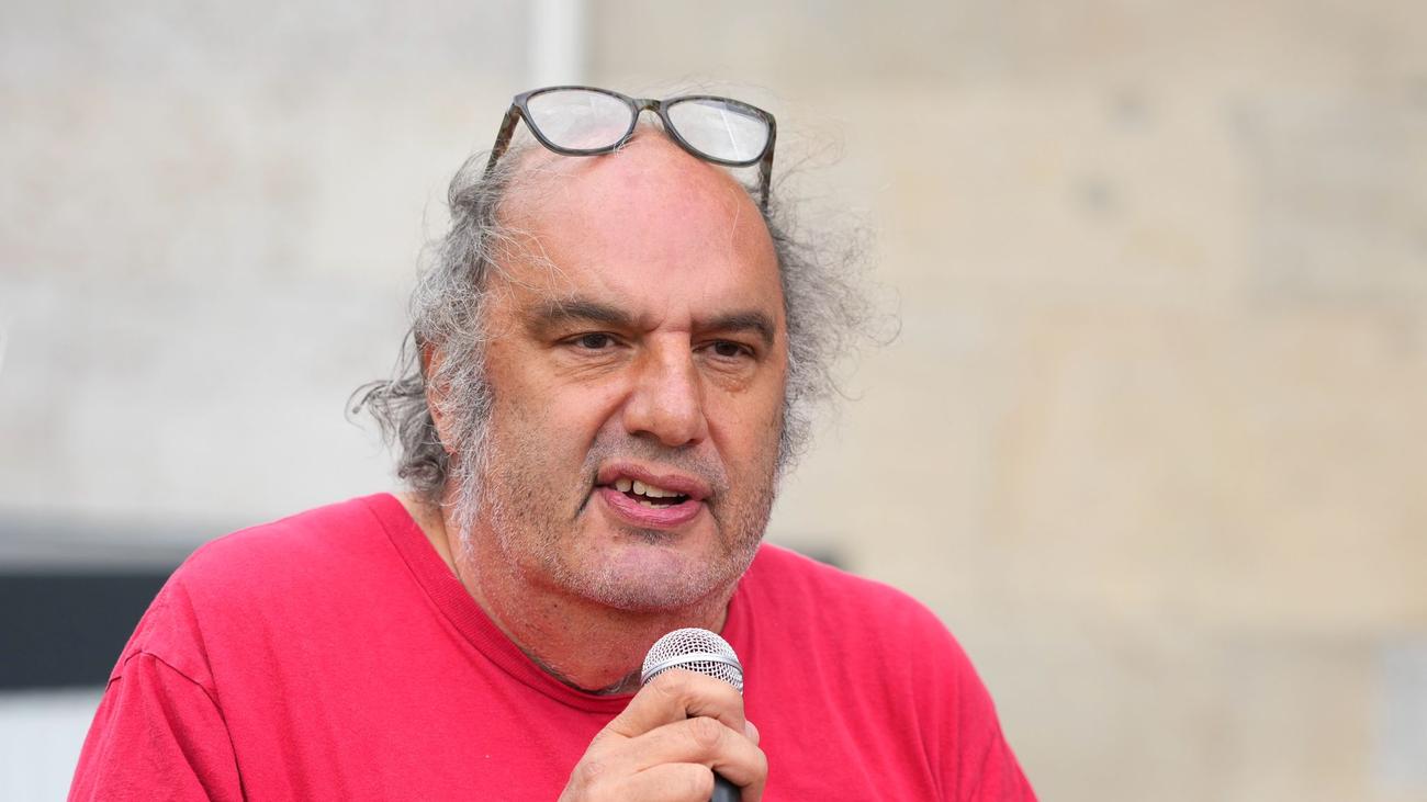 Debatte um Volksbad: Theaterchef verteidigt Schwimmen für benachteiligte Gruppen