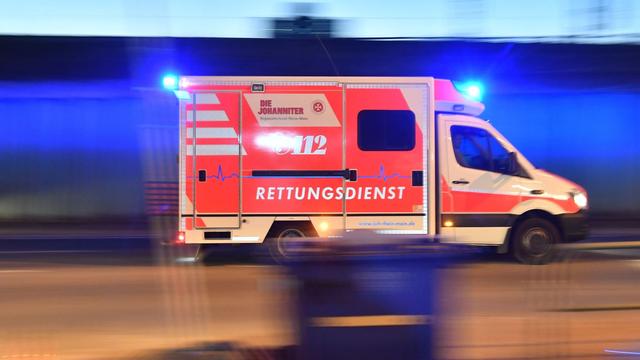 Verkehr: 50-Jährige stirbt nach Sturz von Roller