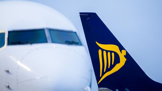 Notfälle: Behörde: Triebwerksteile zerstörten Fenster auf Ryanair-Flug