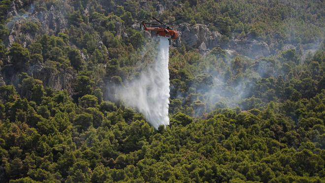 Brände: Das Feuer brach am Donnerstagnachmittag nahe dem Ferienort Siviri auf der Halbinsel Kassandra aus.