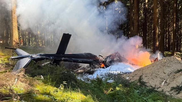 Notfälle: Hubschrauber stürzt beim Kalken im Wald ab - Pilot stirbt