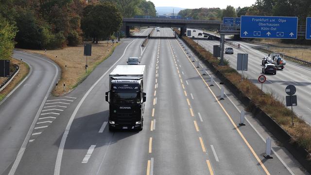 Reaktion auf Niedrigwasser: Lockerung des Lkw-Fahrverbots: Ausnahmen bis Ende September