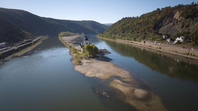 «Bleiben die Schiffe liegen»: Nadelöhr des Rheins: Pegelstand in Kaub erstmals einstellig