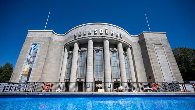 Volksbad: Schwimmbad vor Volksbühne bleibt nach Debatte heute zu