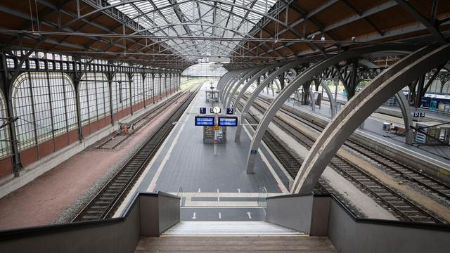 Busersatzverkehr statt Bahn: Stellwerksarbeiten legen Lübecker Hauptbahnhof lahm