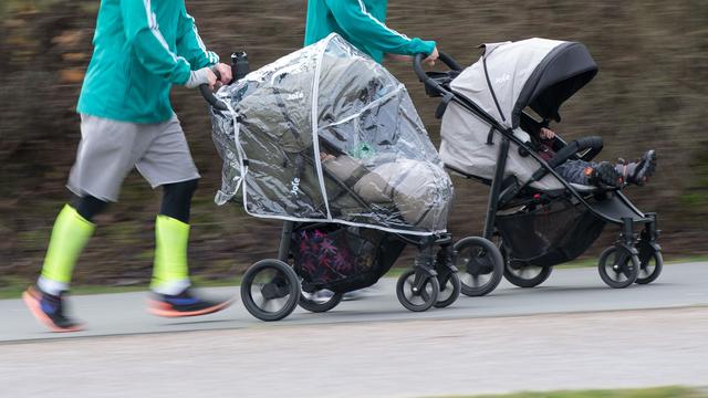 Befragung von Eltern: Studie: Kinderwagen senkt Verletzungsrisiko beim Joggen