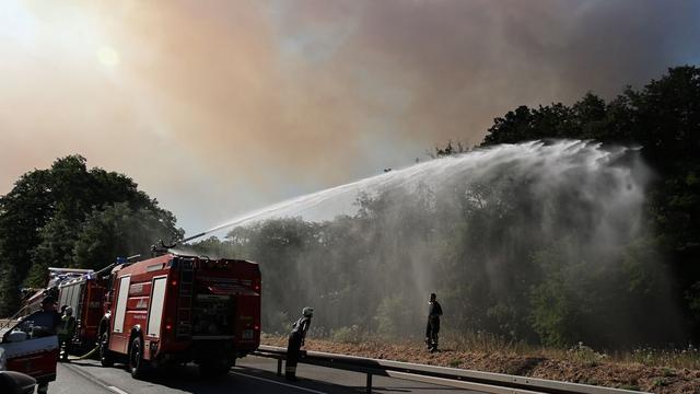 Landkreis Neunkirchen: Waldbrand im Saarland - Evakuierung, Feuerwehrleute verletzt