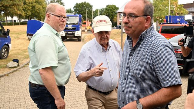 Waldbrand Hürtgenwald: Landrat hofft auf schnelle Kontrolle über das Feuer