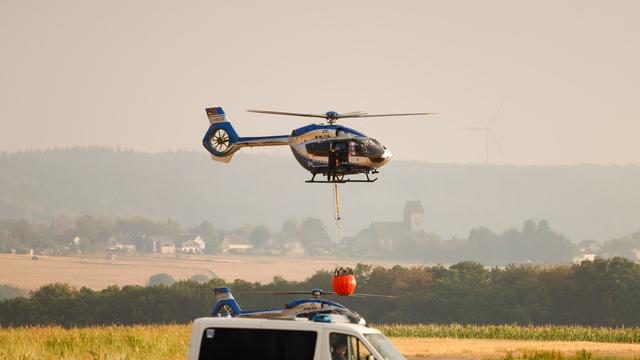 Hilfe aus der Luft: Löschhubschrauber fliegen wieder