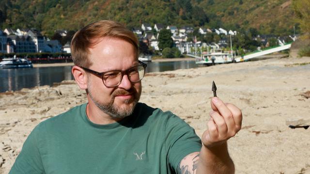 Tausende Jahre im Rhein: «Spektakulär» - Hobbyarchäologe bei Niedrigwasser auf Suche