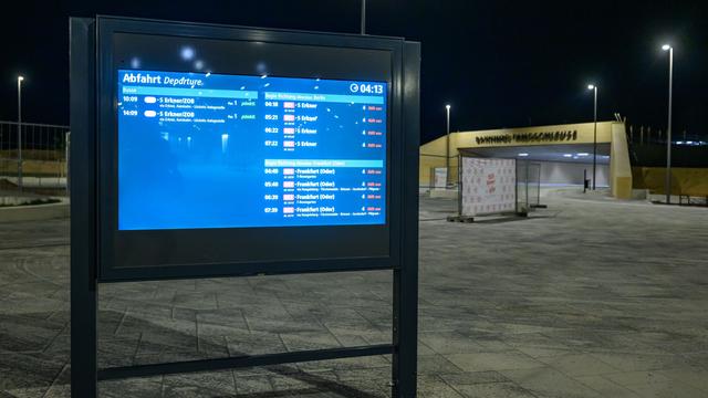 Regionalexpress-Strecke: Verkehrsminister: Bahn lässt Fahrgäste im Regen stehen
