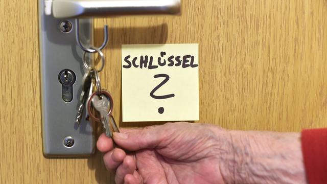 Krankheit des Alters: AOK Bayern: Risiko für Demenz nimmt ab - Zahl der Kranken zu