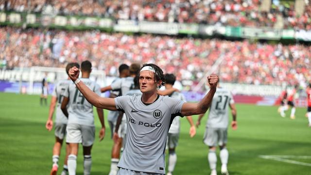 Später 1:0-Erfolg in Hannover: «Ein bisschen dreckig»: Wolfsburg holt ersten Zweitliga-Sieg