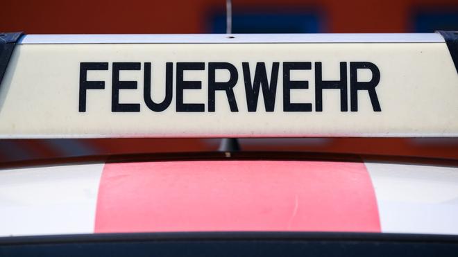 Feuerwehr: Ein Gewerbegebäude in Wurzen steht am Sonntagmorgen in Flammen. (Symbolbild)