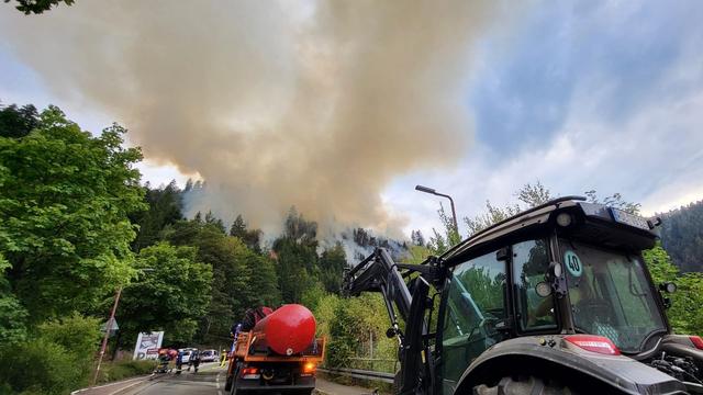 Brände: Großeinsatz bei Schramberg - Feuer breitet sich rasant aus