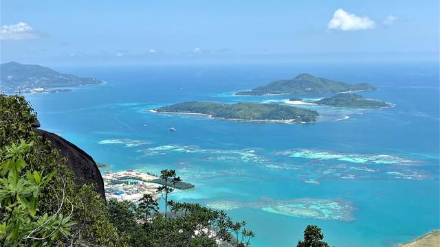 Seychellen: Regierungsflieger strandet im Urlaubsparadies