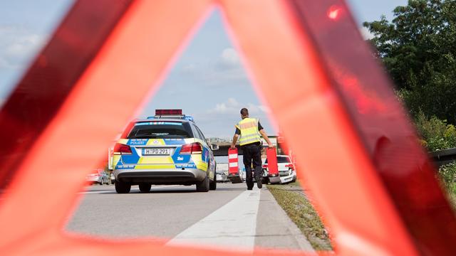 Verkehr: Schlachtabfälle sorgen für stundenlange Sperrung der A33