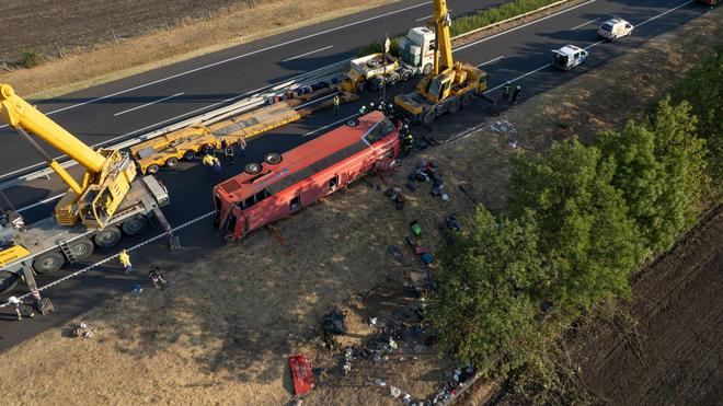 Verkehrstragödie: Beim Unfall eines polnischen Reisebusses starben im Osten Ungarns mindestens zwölf Menschen. (Symbolbild)