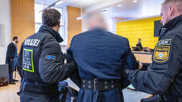 Polizei im Dienst der Justiz: Gefangenentransporte belasten Polizei – Lösung per Video?