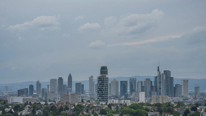 Ende der heißen Tage: Die neue Woche bringt viele Wolken und Regen nach Hessen.