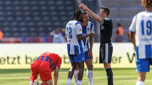 2. Bundesliga: Zwei Spiele Sperre für Herthas Zeefuik nach Platzverweis