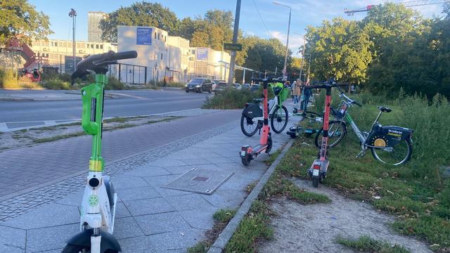 Verkehr: Falsch geparkte E-Scooter: Tausende Verstöße registriert