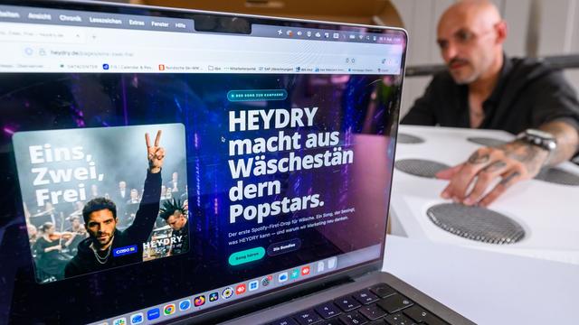 Werbung & KI: Gründer setzt bei Werbung ganz auf KI - Macht das Schule?
