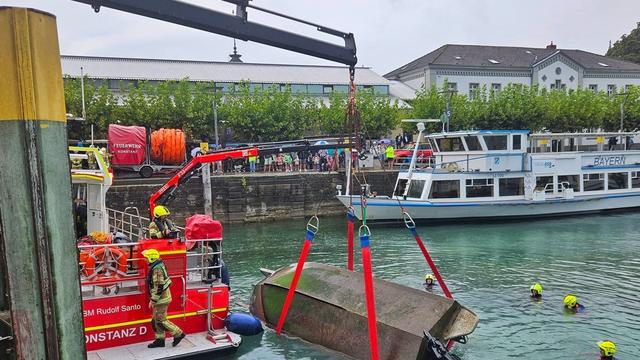 Mehrere Menschen im Wasser: Rettung auf dem Bodensee: Motorboot kentert bei Hilfsaktion