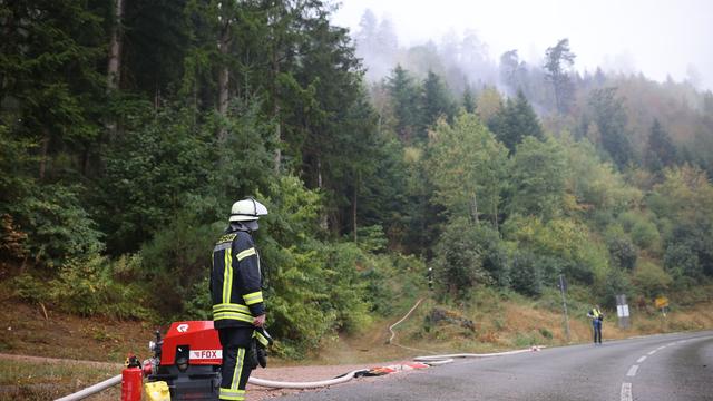 Bild: Feuer gelöscht: Waldbrand bei Schramberg: Warnung für Anwohner aufgehoben