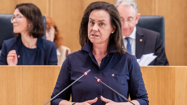 Schule: Bildungsministerin für positives Leistungsbild in der Schule