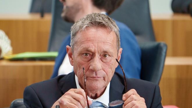 Landtag: Der rheinland-pfälzische Innenminister ist Achim Schwickert 64 Jahre alt geworden. (Archivbild)