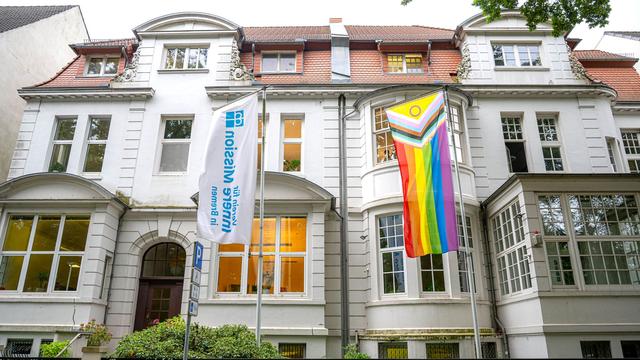 Kirche und AfD: AfD-Kandidatin verliert Job - Was sagt ein Arbeitsrechtler?