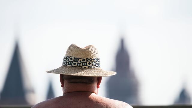 Wann es Ärger gibt: Kleiderfrage im Dom - wie viel Sommermode ist zu viel?