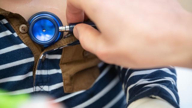 Bild: Check beim Kinderarzt: Neue U-Untersuchung für 9- bis 10-Jährige kommt