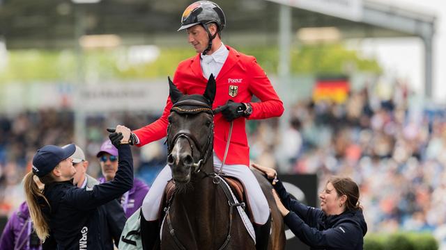 Vor Entscheidung am Freitag: Springreiter trotz Schrecksekunde kurz vor WM-Gold