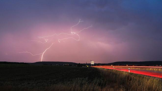 Wetter: Feiernde mussten den Außenbereich verlassen. (Symbobild)