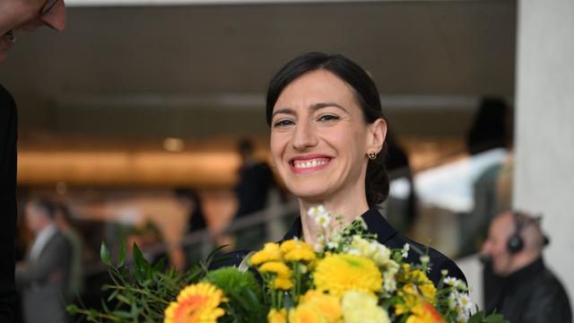 Rummel und Blitzlichtgewitter: Was Flavia Zaka nach 100 Tagen als «First Lady» berichtet