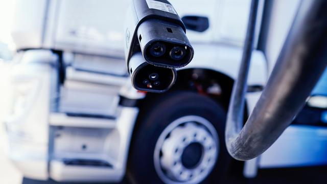 Elektromobilität: Weltweiter Absatz von E-Lkw und -Bussen 2025 fast verdoppelt