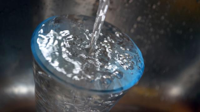 Trinkwasser verunreinigt: Bakterien im Trinkwasser - Diese Regeln gelten für Haushalte