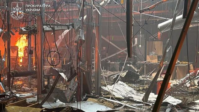 Bild: Ukraine-Krieg: Russland greift Einkaufszentrum in Ukraine an: Viele Opfer