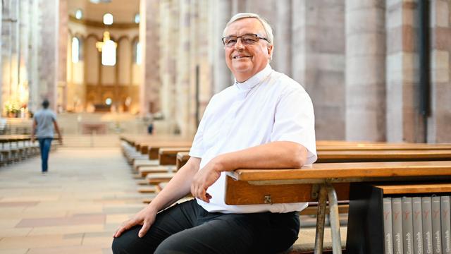 Katholische Kirche: Abschiedsgottesdienst für Bischof von Speyer im September