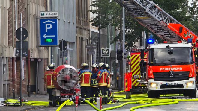 Feuer: In einem Parkhaus ist ein Feuer ausgebrochen.