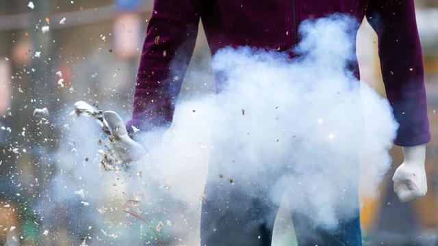 Rettungseinsatz: Jugendliche bei Pyrotechnik-Versuch teils schwer verletzt